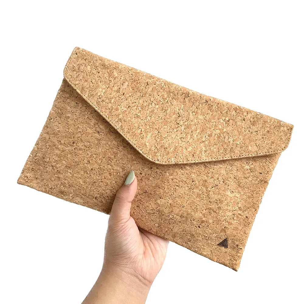 Aurora Cork Clutch in Classic