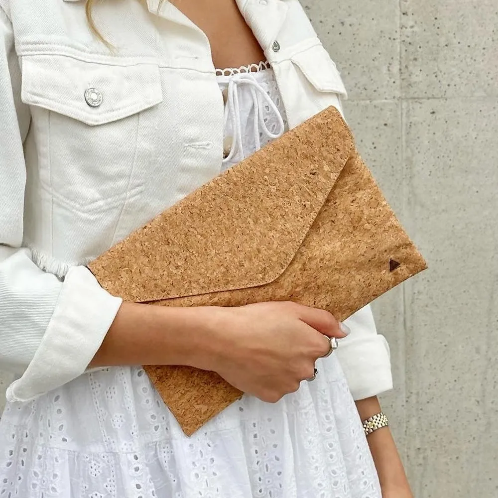 Aurora Cork Clutch in Classic